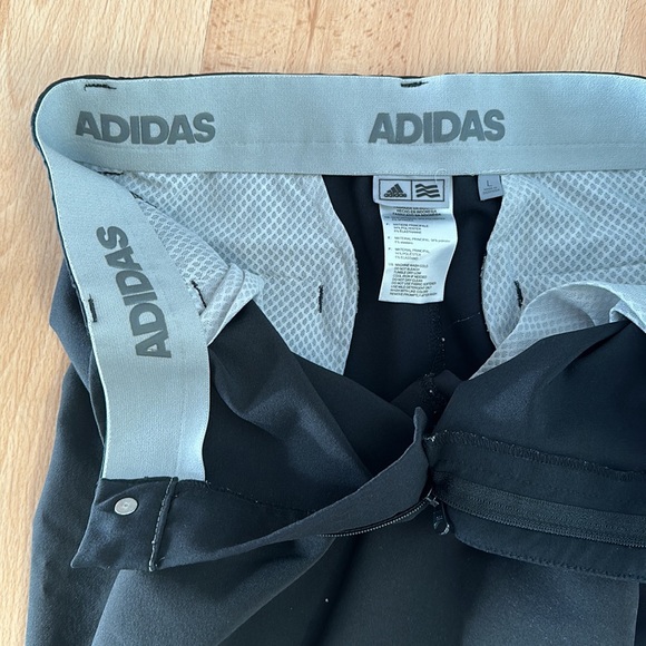 Boys Adidas large black gold shorts - Picture 5 of 5